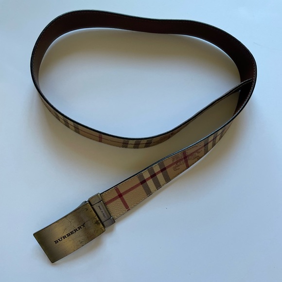 Burberry Accessories - Burberry Belt Pebble Leather Authentic GUC